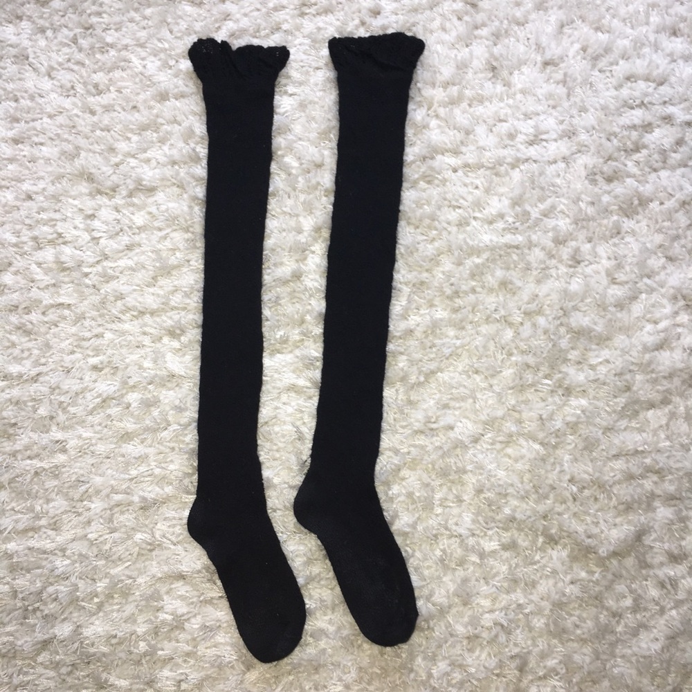 knee high black socks